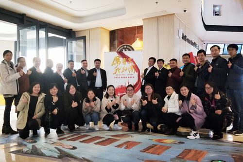 礦建二公司組團觀看《厲害了，我的國》 為祖國打CALL