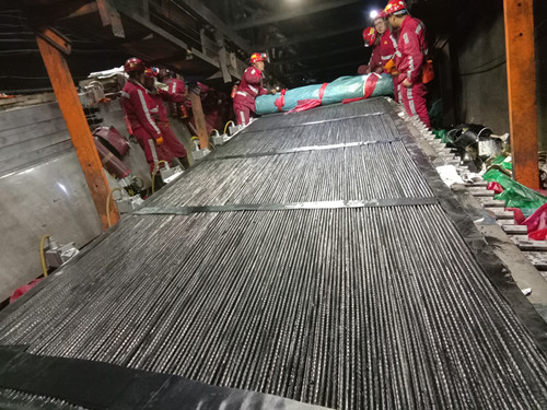 陜煤建設機電安裝公司提前18小時完成曹家灘礦主斜井膠帶搶修