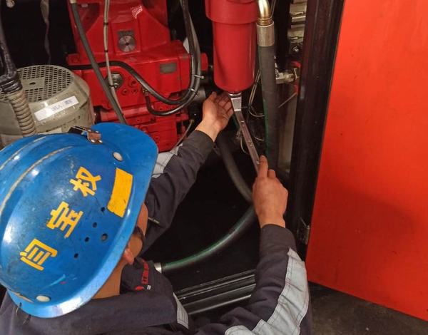 陜煤建設(shè)洗選煤運(yùn)營(yíng)公司紅柳林洗煤廠項(xiàng)目部： 年節(jié)生產(chǎn)穩(wěn)運(yùn)轉(zhuǎn) 養(yǎng)護(hù)設(shè)備出新招