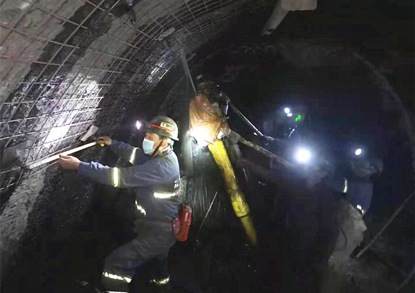 陜煤建設(shè)礦建三公司：貫通啦！雙龍項目部二盤區(qū)運輸大巷與10#聯(lián)巷“牽手”成功