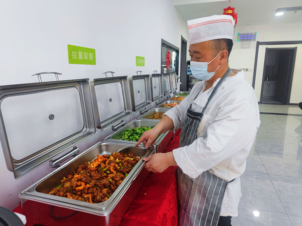 陜煤建設(shè)礦建三公司：走進職工食堂，品嘗專“暑”美食