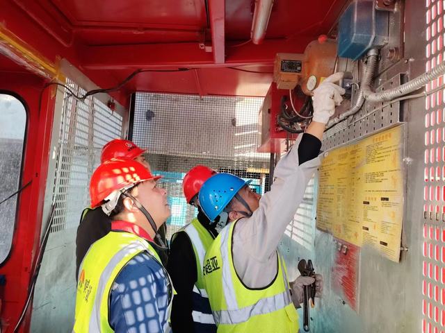 陜煤建設(shè)韓城分公司土建二項(xiàng)目部從“點(diǎn)線面”全面發(fā)力，推動(dòng)“百日安全”走深走實(shí)