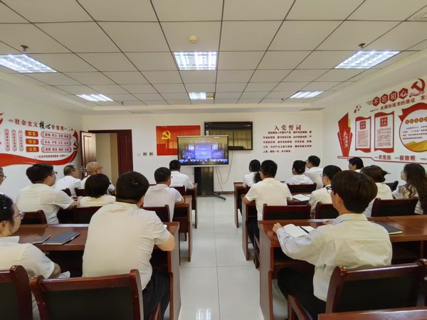 深學細悟礪初心 實干篤行促發展