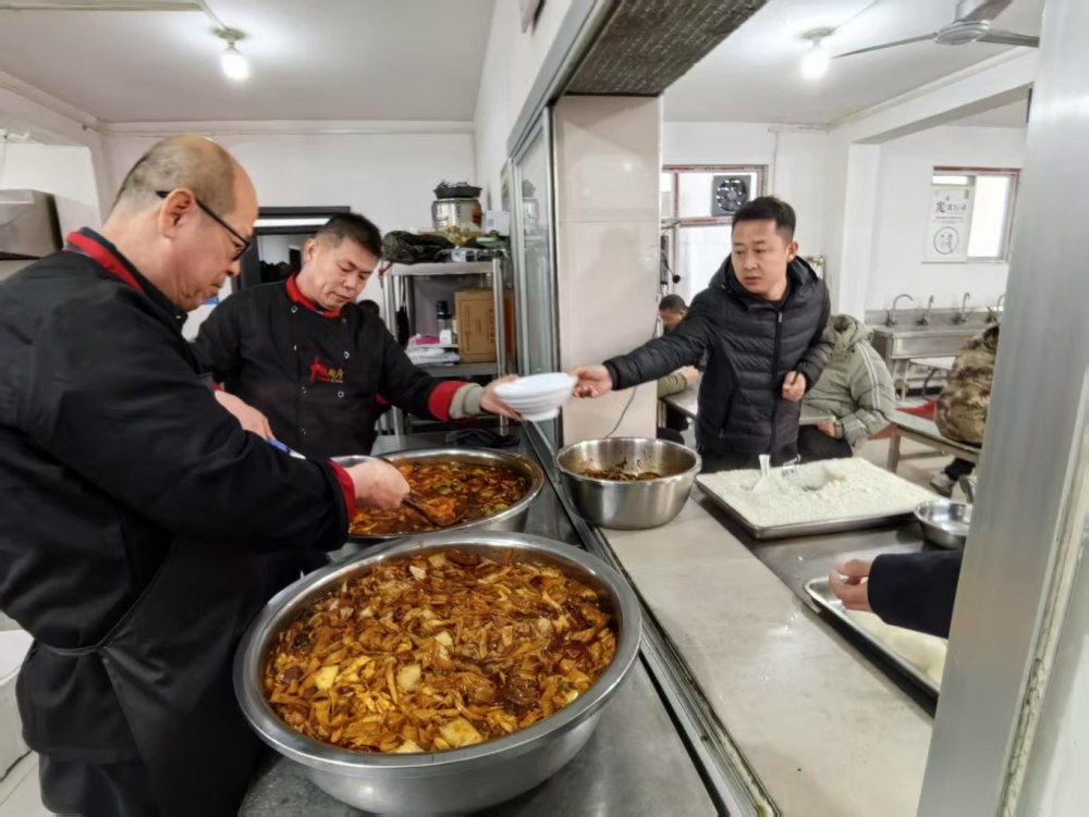 陜煤建設(shè)煤礦運(yùn)營(yíng)服務(wù)分公司：一線寒冬，后勤送暖