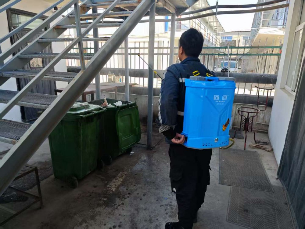 陜煤建設(shè)煤礦運(yùn)營(yíng)服務(wù)分公司：冬日雙線守護(hù)，溫暖與精準(zhǔn)并行